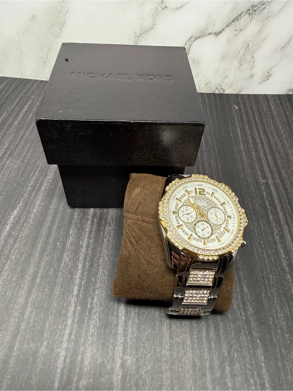 GUESS Watch Men White Embellished Dial & Stainless Steel U0291G4M